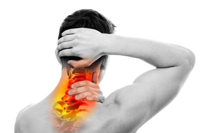 Un simptom al osteocondrozei cervicale este durerea constantă sau pulsantă. 