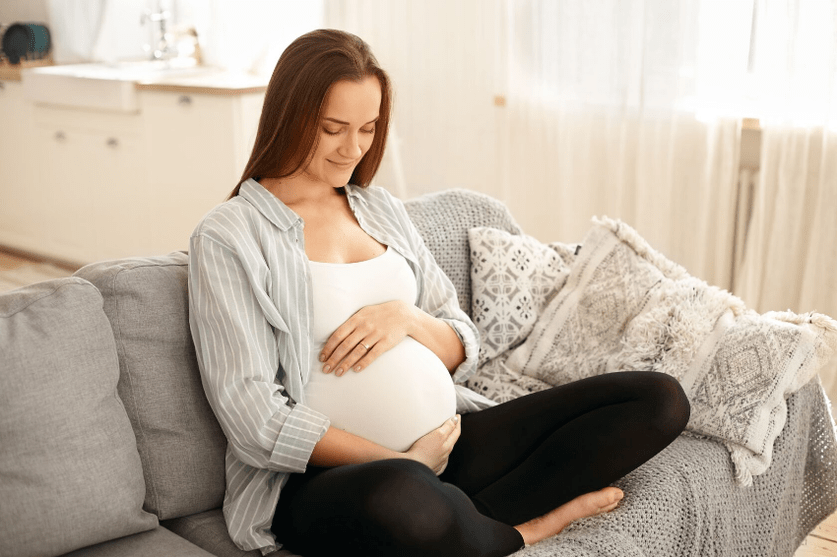 Odihna regulată va ajuta o femeie însărcinată să amelioreze durerile de spate din regiunea lombară